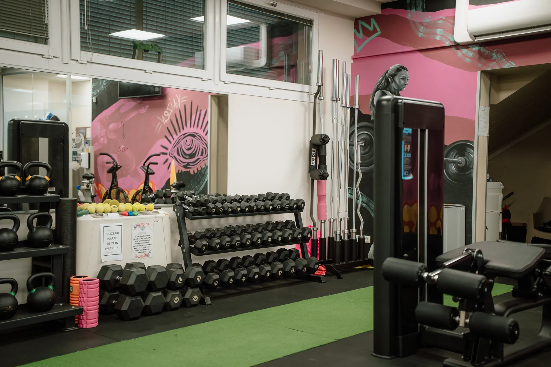 Manubri, kettlebell e bilancieri nell’area forza BorgoFit